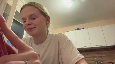 ShanikaPluhar live cam on Cam4