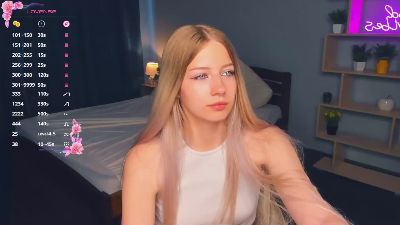 SharleneFyles live cam on Cam4