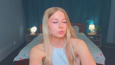 SharleneFyles live cam on Cam4