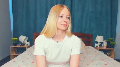 SharleneFyles live cam on Cam4