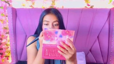 Sharllote live cam on Cam4