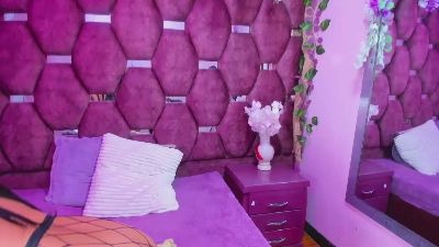 Sharllote live cam on Cam4