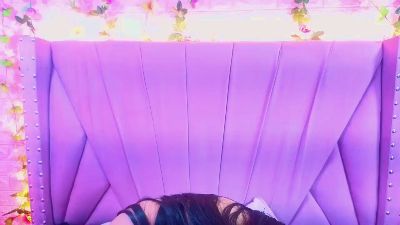 Sharllote live cam on Cam4