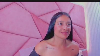 Sharllote live cam on Cam4