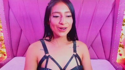 Sharllote live cam on Cam4