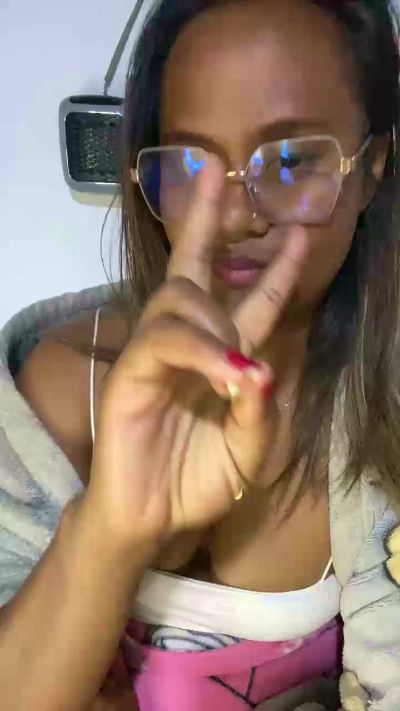 Sharonne07 live cam on Cam4