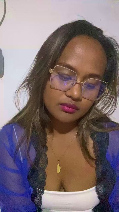 Sharonne07 live cam on Cam4