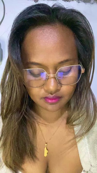 Sharonne07 live cam on Cam4