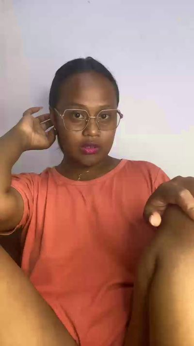 Sharonne07 live cam on Cam4