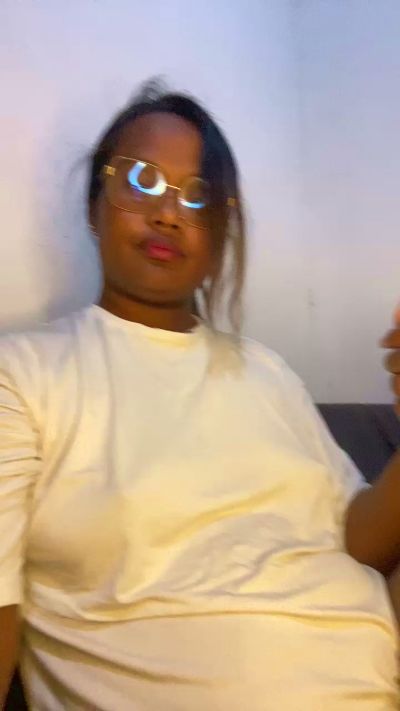 Sharonne07 live cam on Cam4