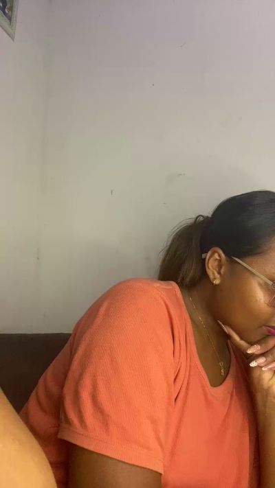 Sharonne07 live cam on Cam4