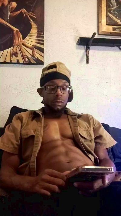 Shawnruiz41 live cam on Cam4