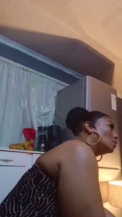 Shazz06 live cam on Cam4
