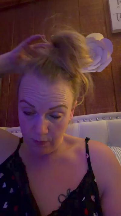 Sheeba_Jones live cam on Cam4