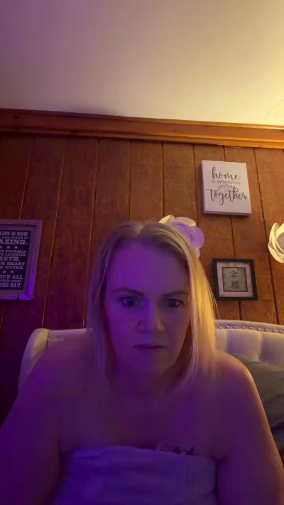 Sheeba_Jones live cam on Cam4