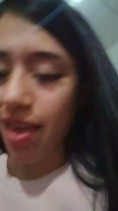 Sheila2027 live cam on Cam4