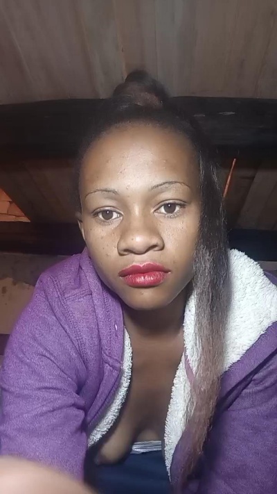 Shellah2 live cam on Cam4