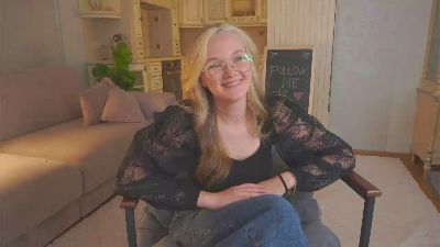 SherlynChinick live cam on Cam4