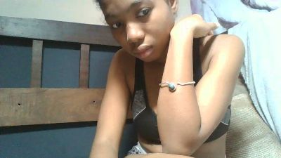 Shinah live cam on Cam4