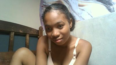 Shinah live cam on Cam4