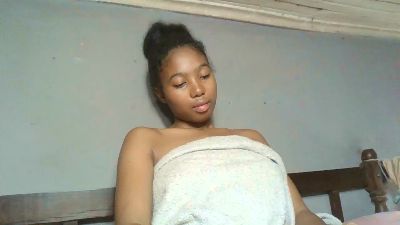 Shinah live cam on Cam4