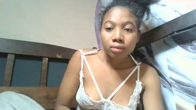 Shinah live cam on Cam4