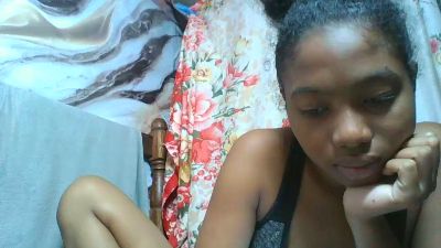 Shinah live cam on Cam4