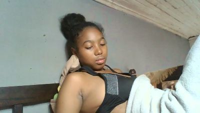 Shinah live cam on Cam4