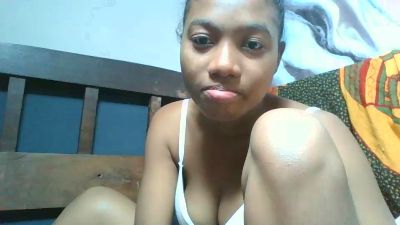 Shinah live cam on Cam4