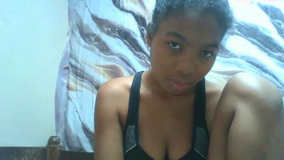 Shinah live cam on Cam4