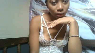 Shinah live cam on Cam4
