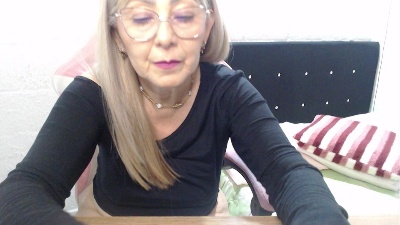 Shira_evans40 live cam on Cam4