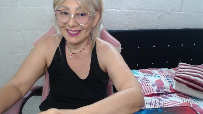 Shira_evans40 live cam on Cam4
