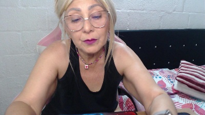 Shira_evans40 live cam on Cam4