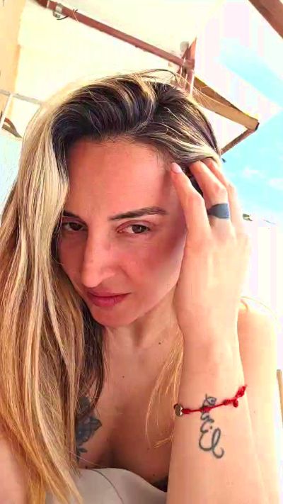 Shirlita2 live cam on Cam4