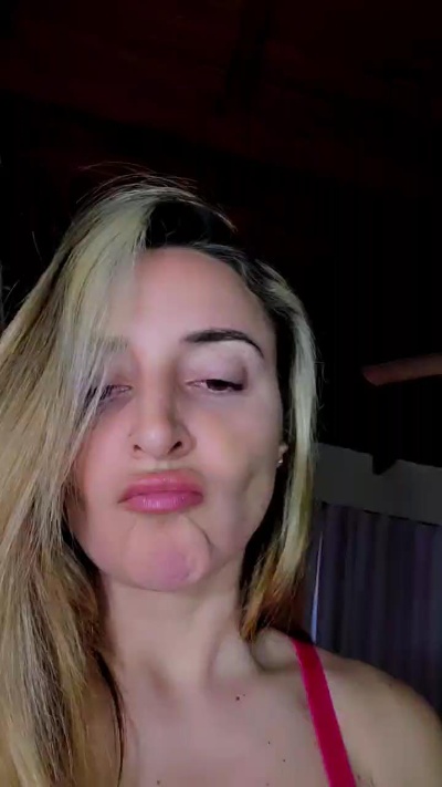 Shirlita2 live cam on Cam4