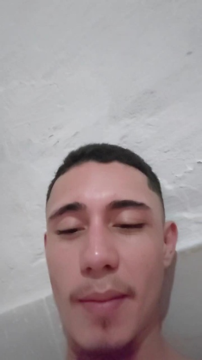 Shuelldin22 live cam on Cam4