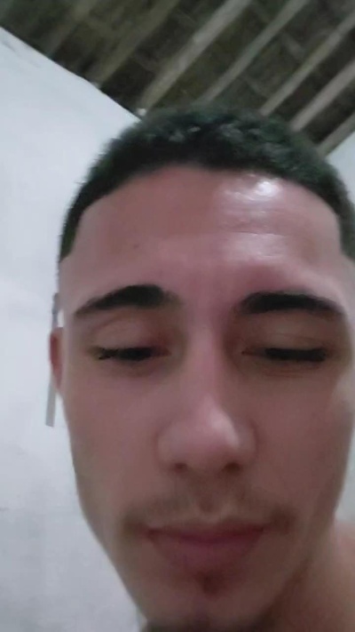 Shuelldin22 live cam on Cam4