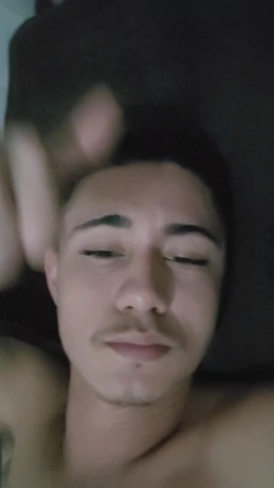 Shuelldin22 live cam on Cam4