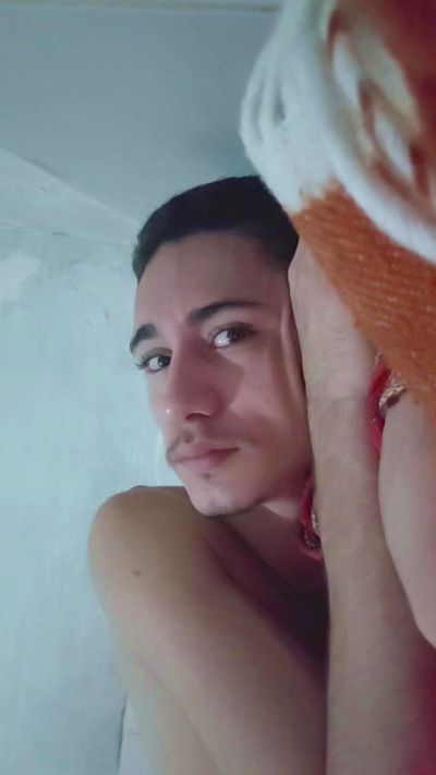 Shuelldin22 live cam on Cam4