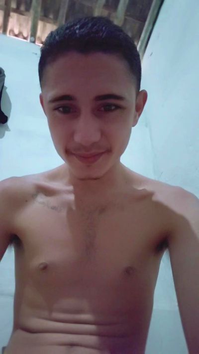 Shuelldin22 live cam on Cam4