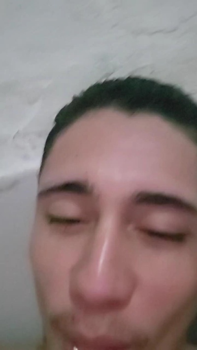 Shuelldin22 live cam on Cam4