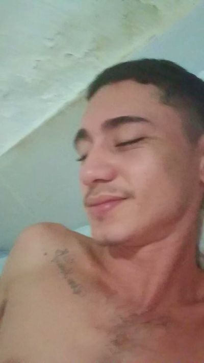 Shuelldin22 live cam on Cam4