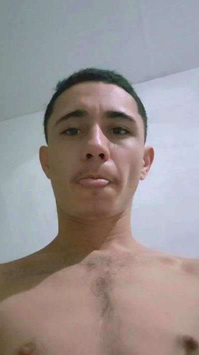 Shuelldin22 live cam on Cam4