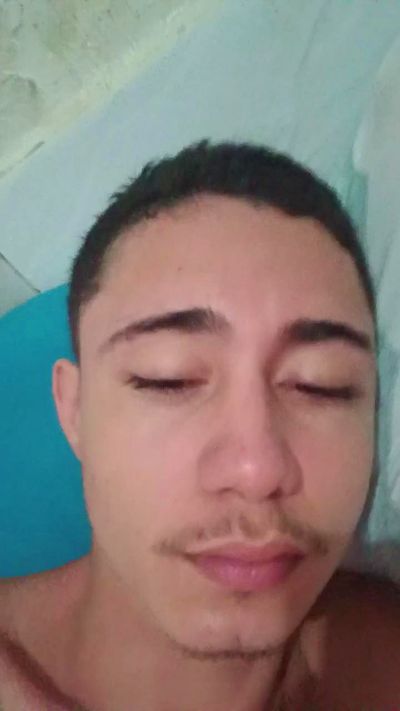 Shuelldin22 live cam on Cam4