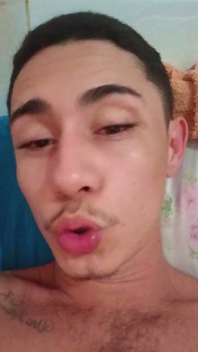 Shuelldin22 live cam on Cam4