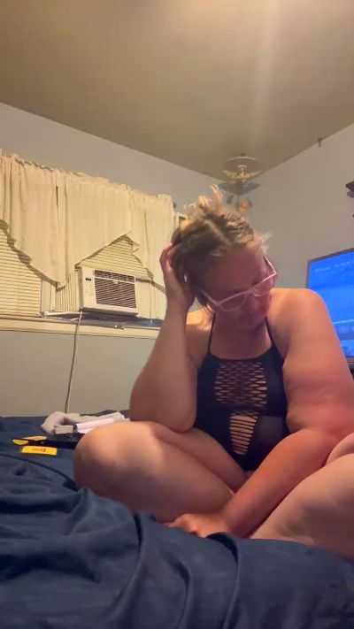Shygirl37 live cam on Cam4