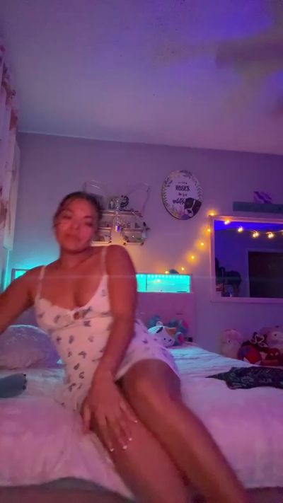 Sierra3232 live cam on Cam4