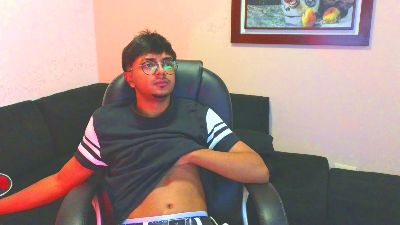 Simonsaid333 live cam on Cam4