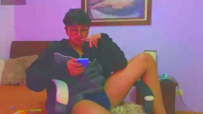Simonsaid333 live cam on Cam4